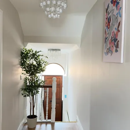 The House - Stylish 3br House, Free Parking, Close To Croke Park, Minutes From Center * Dublin
